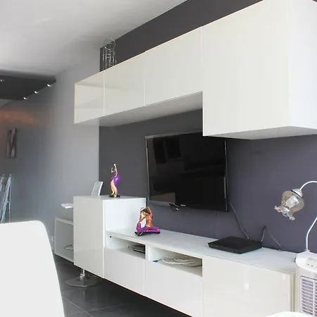 Appartement Charmant Studio Vue Sur Mer Avec Piscine A 20m De La Mer - Cap D'agde - Ref: Ig129f Agde